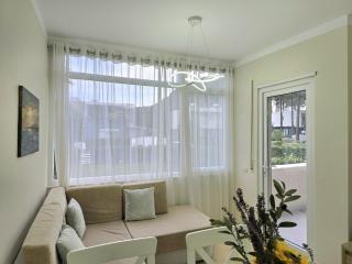 Low-Key Luxe by the Coast Sleeps 6 - Lalzit Bay - 1