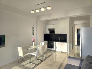 Modern Beachfront Escape in Durr s - Durazzo - 9