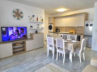 Spacious Coastal Apartment in Golem Durres - Golem - 0