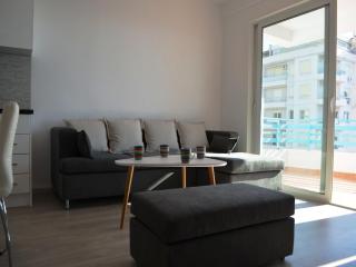 Stylish Saranda Apartment with Balcony & Wi-Fi - Sarandë - 0