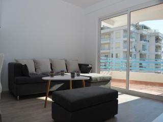 Stylish Saranda Apartment with Balcony & Wi-Fi - Sarandë - 4