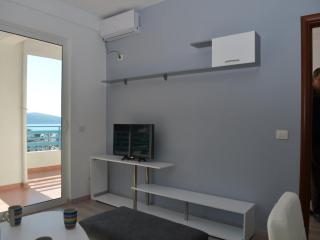 Stylish Saranda Apartment with Balcony & Wi-Fi - Sarandë - 3