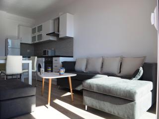 Stylish Saranda Apartment with Balcony & Wi-Fi - Sarandë - 1