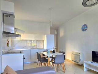 Apartment 300m from the Beach - 9