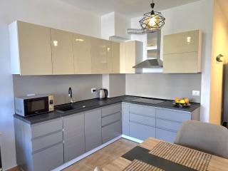 Modern Amenity-Rich Apartment in Durres - Golem - 1