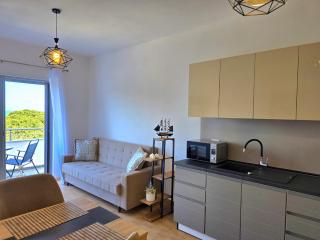 Modern Amenity-Rich Apartment in Durres - Golem - 2