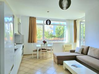 Coastal Vibes Stylish Garden Hideaway - Lalzit Bay - 4