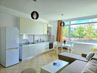 Coastal Vibes Stylish Garden Hideaway - Lalzit Bay - 1