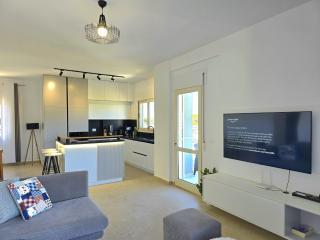 Elegant Penthouse with Huge Terrace - Lalzit Bay - 3