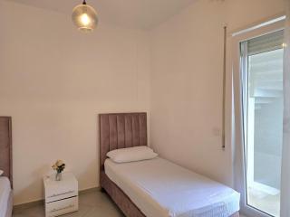 Stylish Retreat Near Cafes & Markets - Lalzit Bay - 1