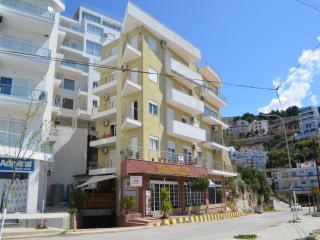 Bright Holiday Apartment with Balcony - Saranda - 6