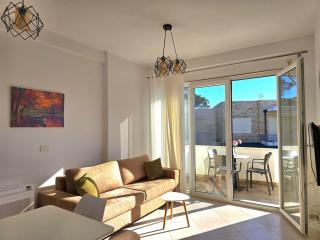 Cozy apartment near sandy beach - Lalzit Bay - 5