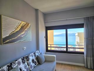 Bright & Breezy Apartment in Saranda - Sarandë - 4