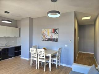 Bright & Breezy Apartment in Saranda - Sarandë - 2
