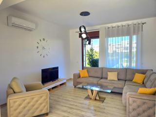 Spacious villa for seven guests - Lalzit Bay - 0