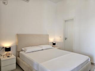 Bright & Modern Apartment with Terrace - Sarandë - 7