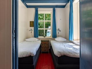 Authentic Family Retreat with Sauna - Vrouwenpolder - 6