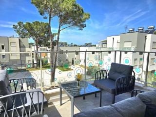 Two bedroom Apartment with Balcony - Lalzit Bay - 7