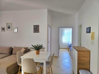 Holiday Apartment, Steps from Qerret Beach - Golem - 6