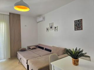 Holiday Apartment, Steps from Qerret Beach - Golem - 1