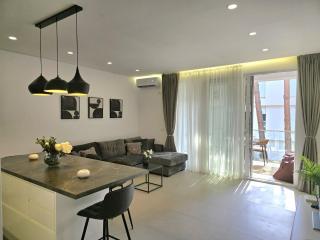 Stylish Urban Retreat with Two Bedrooms - Lalzit Bay - 9