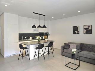 Stylish Urban Retreat with Two Bedrooms - Lalzit Bay - 3