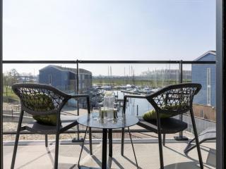 Chic Apartment Overlooking the Marina - Kortgene - 4