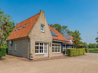 Tranquil Zeeland Getaway with Garden - Kamperland - 4