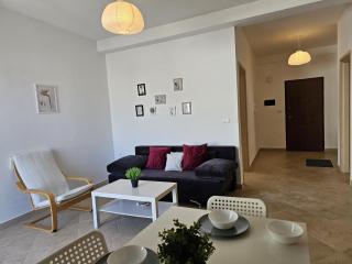 Scenic Stays with Space, Style & Simplicity - Sarandë - 5