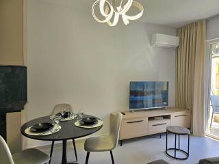 Chic Apartment with Balcony by the Adriatic - Golem - 1