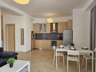 Scenic Stays with Space, Style & Simplicity - Sarandë - 9
