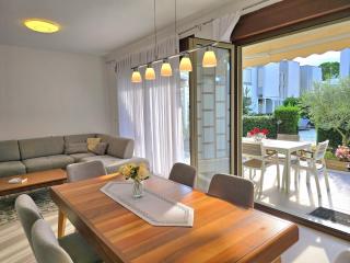 Inviting Holiday Home with Garden - Lalzit Bay - 9