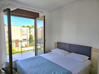 Inviting Holiday Home with Garden - Lalzit Bay - 7