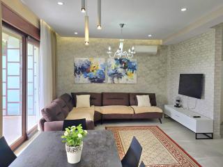 Bright & Breezy Villa by the Sea - Lalzit Bay - 8