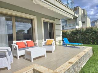 Bright & Breezy Villa by the Sea - Lalzit Bay - 5