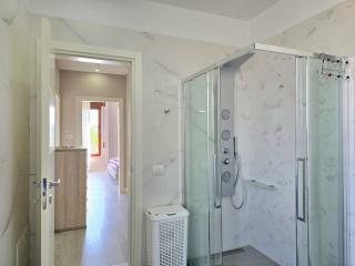 Bright & Breezy Villa by the Sea - Lalzit Bay - 2