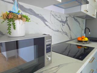 Amenity-Filled Apartment in Golem Durr s - Golem - 3