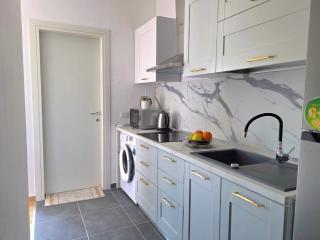 Amenity-Filled Apartment in Golem Durr s - Golem - 9