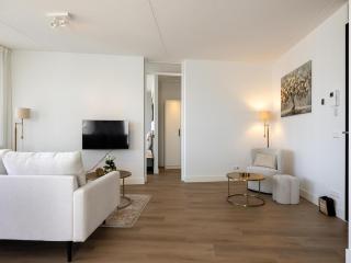 Relaxing 6-Person Getaway with Harbor Views - Kortgene - 4