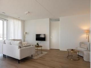 Relaxing 6-Person Getaway with Harbor Views - Kortgene - 9