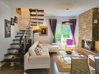 Seaside Serenity Stylish 3-Bedroom Villa - Lalzit Bay - 5