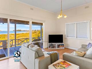 Absolute Beachfront 3BR 2BA Home w/ Beach Track - McCracken - 8