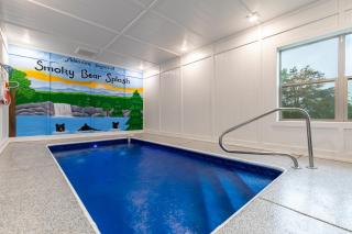 Smoky Bear Splash Top Rated Private Pool Cabin with Hot Tub, Mtn Views, Arcade Games, Excellent Location - Pigeon Forge - 8