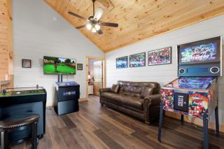 Smoky Bear Splash Top Rated Private Pool Cabin with Hot Tub, Mtn Views, Arcade Games, Excellent Location - Pigeon Forge - 7