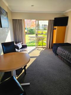 Lakeside Motel & Apartments - Te Anau - 4
