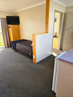 Lakeside Motel & Apartments - Te Anau - 1