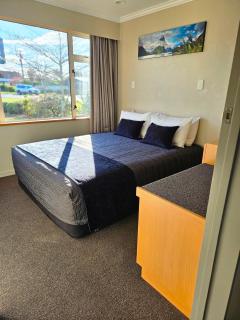 Lakeside Motel & Apartments - Te Anau - 3