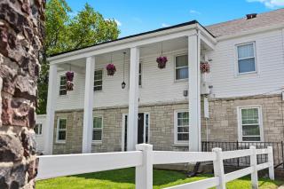 2 Spacious Units Close to Downtown & Expo Center - Louisville - 5