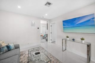Uhost AI - Remodeled 1B Oasis in Ft Lauderdale - 9