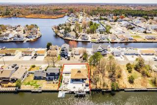 Newley updated Waterfront beach house - Bayville - 9